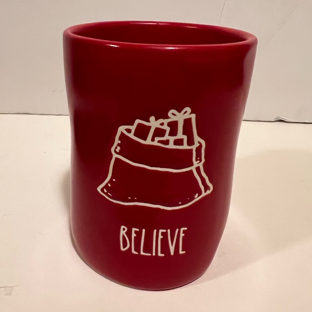 NWT RAE DUNN BELIEVE CHRISTMAS CANDLE.